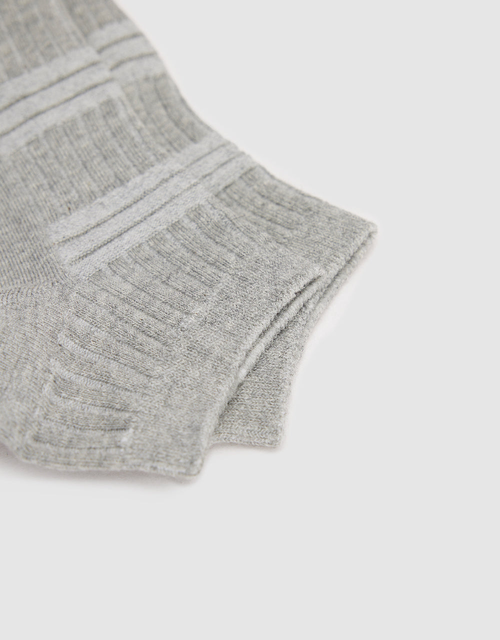 Embossed Anklet Socks