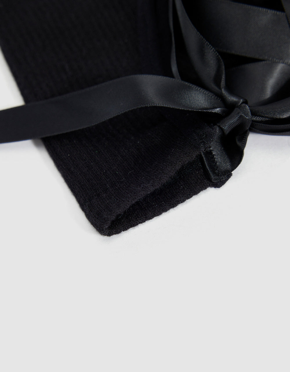 Mid-Length Socks With Ribbon