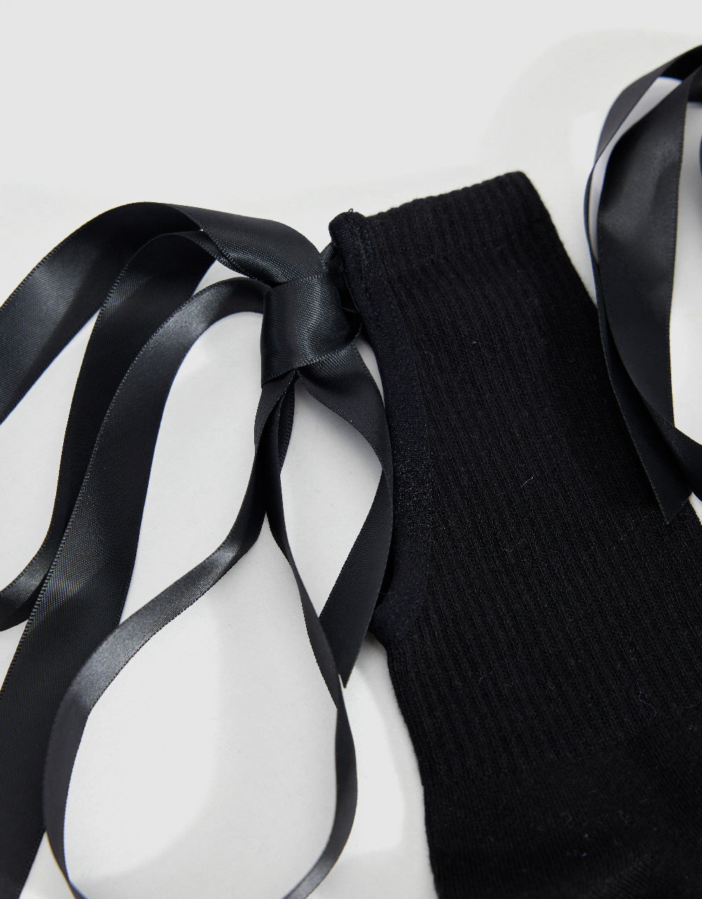 Mid-Length Socks With Ribbon