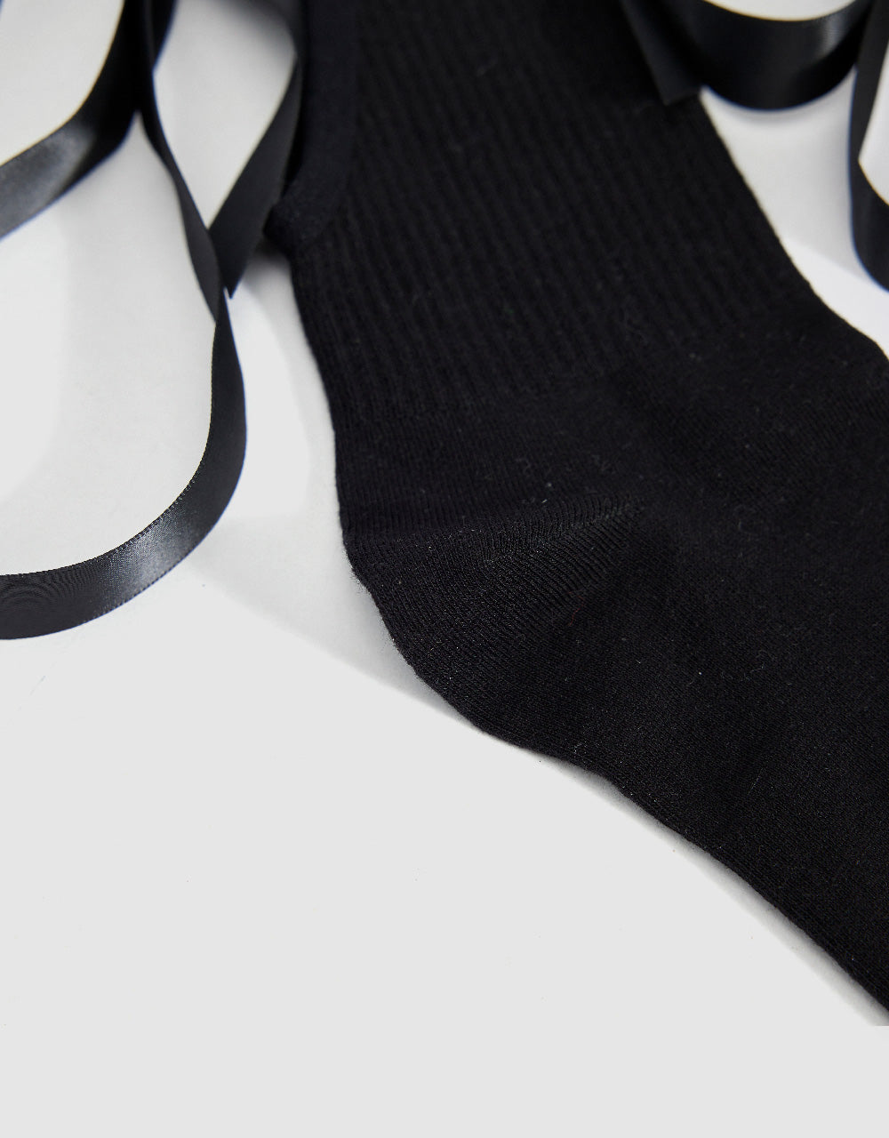 Mid-Length Socks With Ribbon