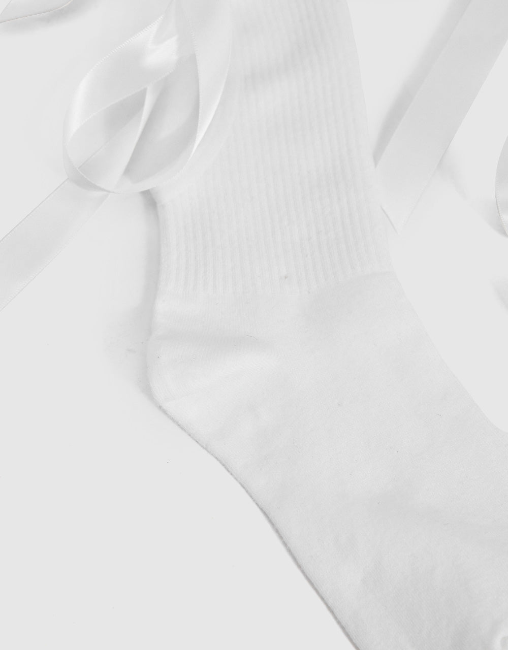 Mid-Length Socks With Ribbon