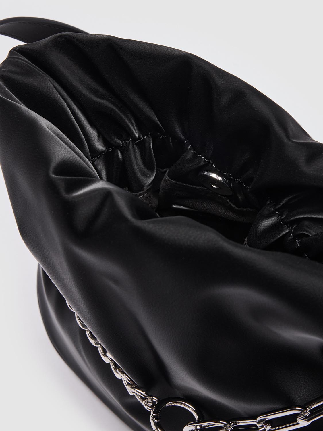 Chain Detail Pouch Shoulder Bags