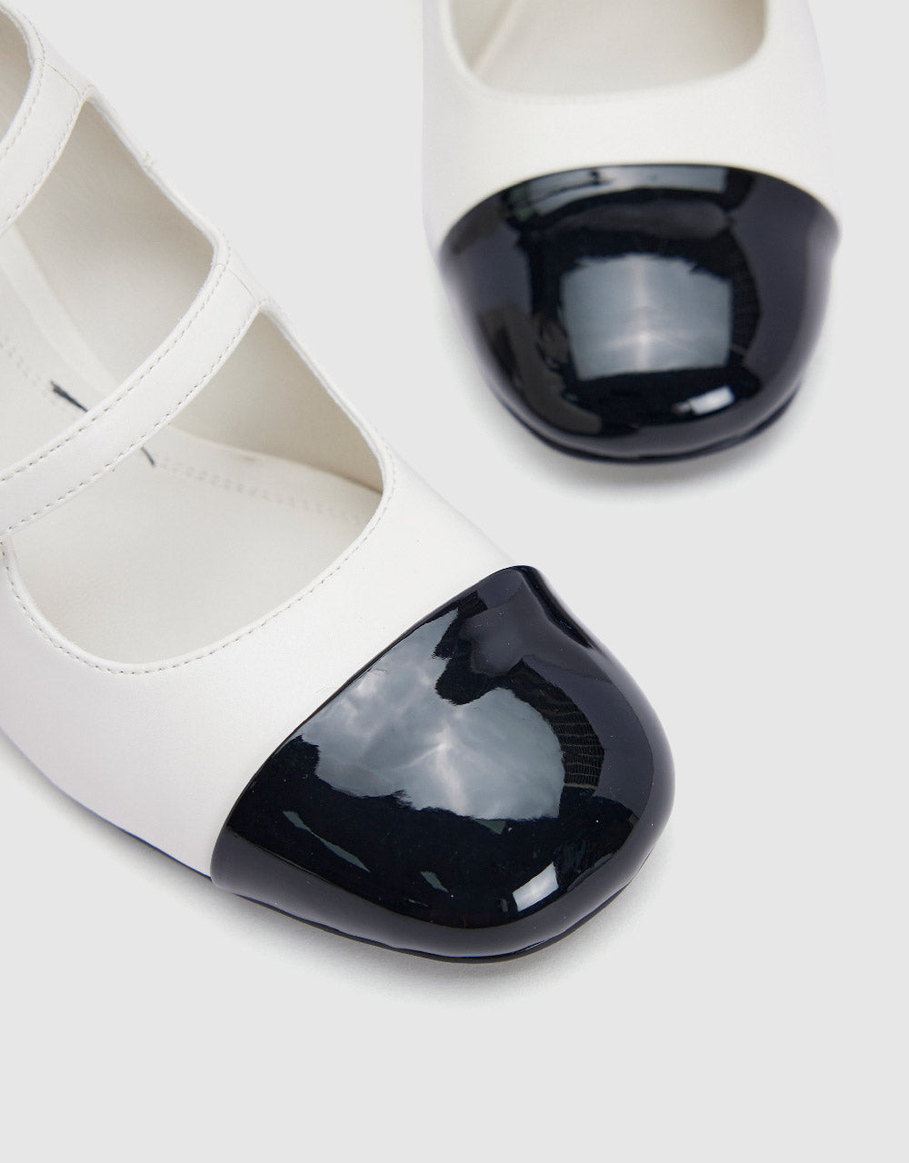 Double Straps Round Toe Heeled Pumps