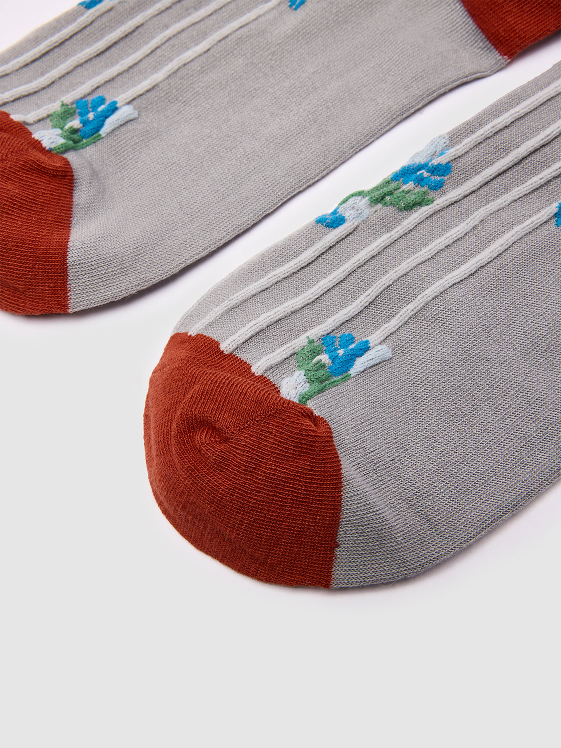 Contrast Frill Embroidered Socks