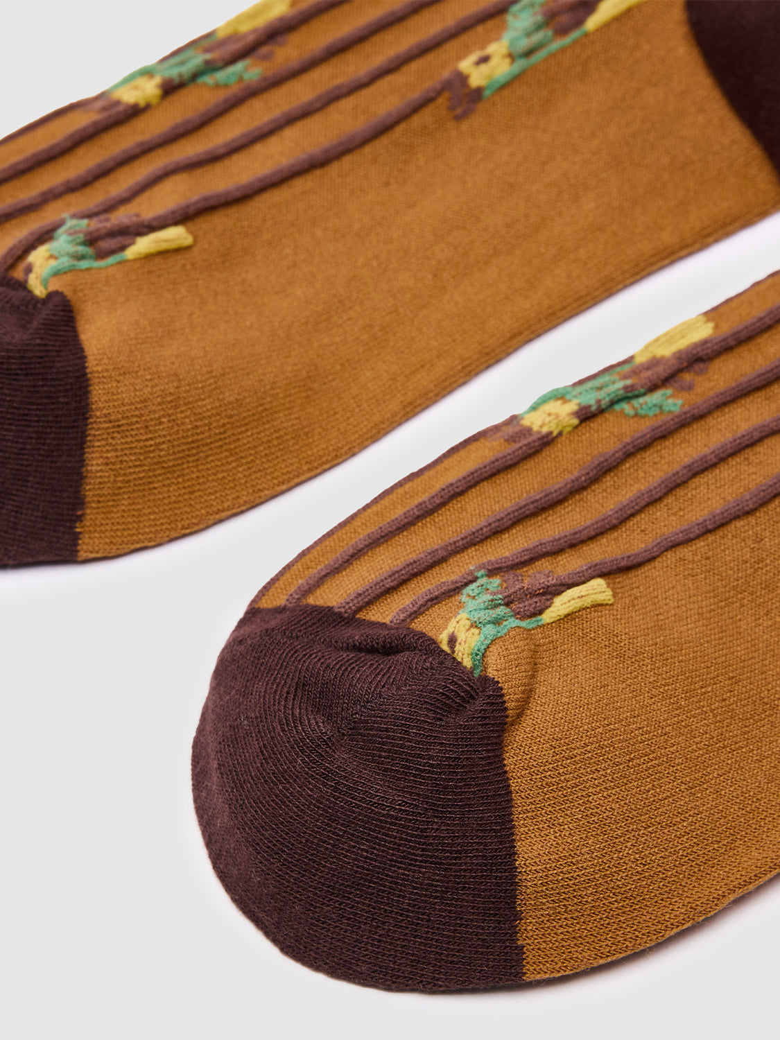 Contrast Frill Embroidered Socks