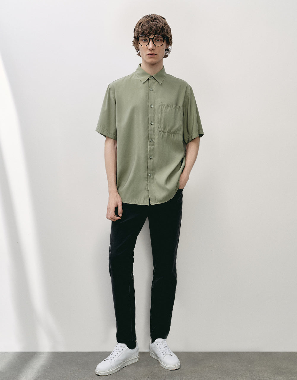Loose Shirt With Flip Pockets