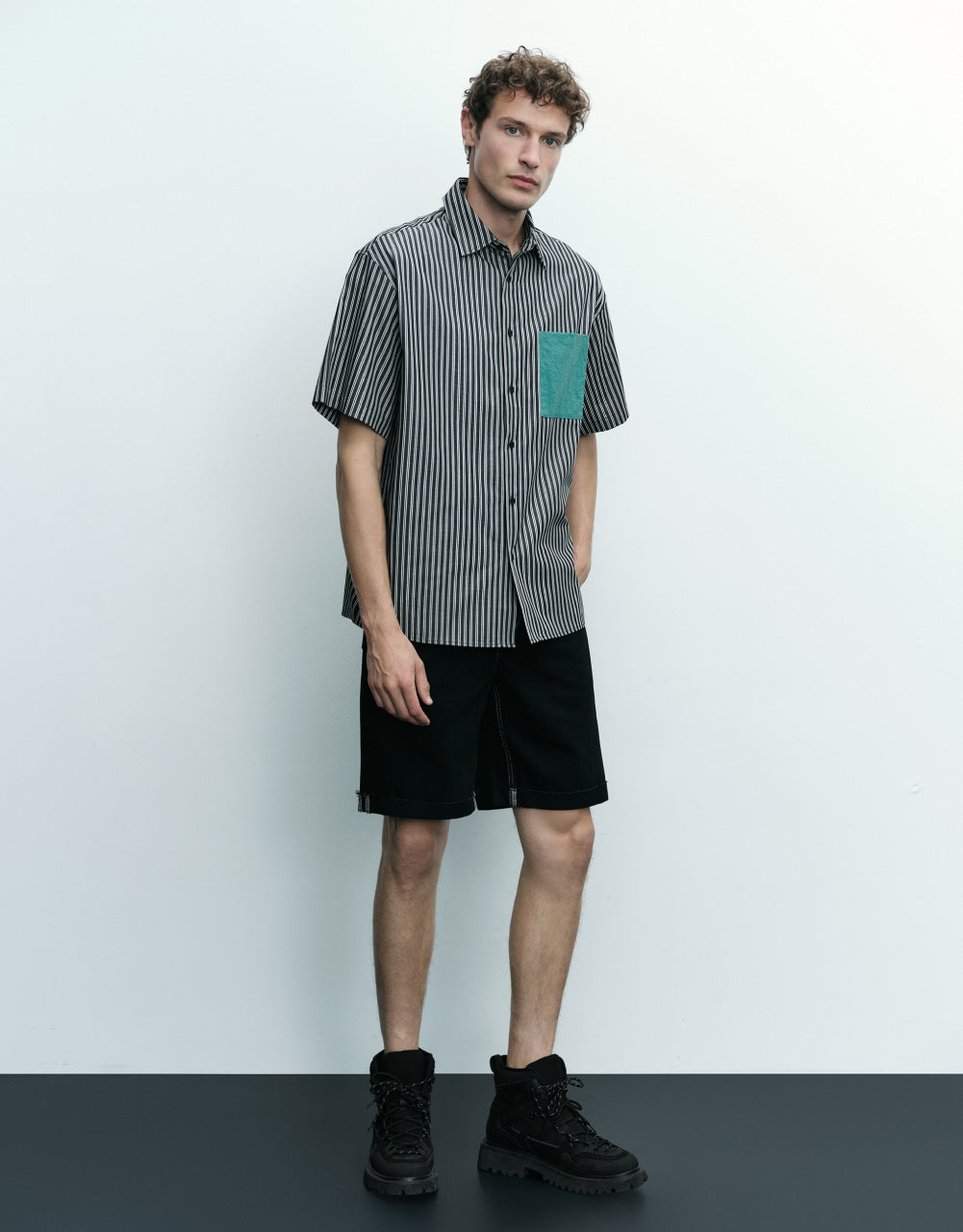 Pocket Detail Roll Up Hem Denim Shorts
