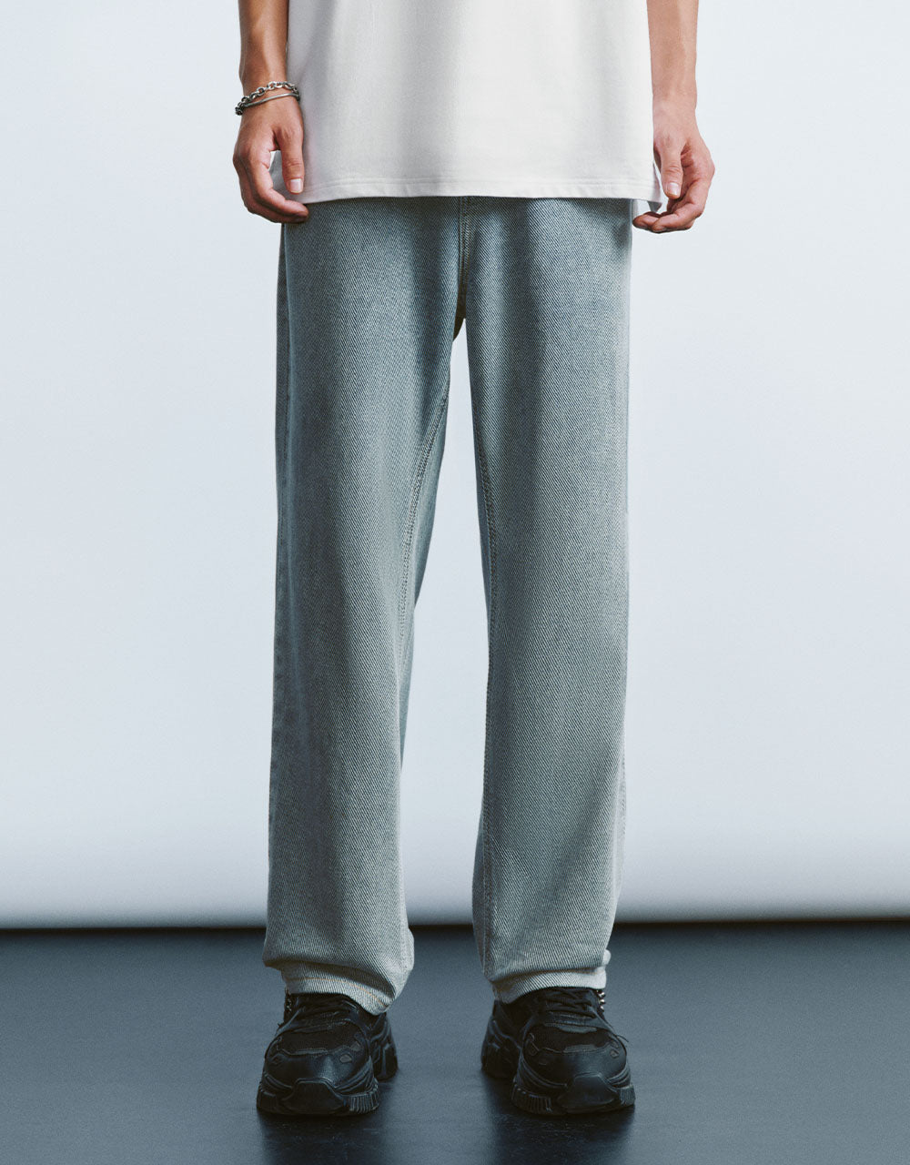 Wide-Leg Jeans