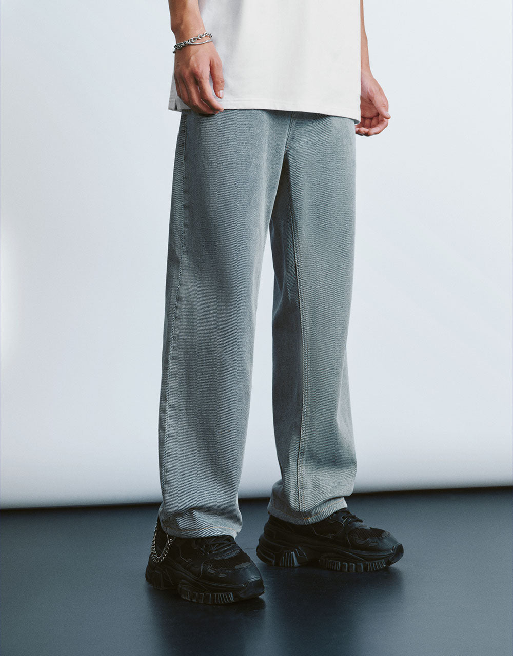 Wide-Leg Jeans