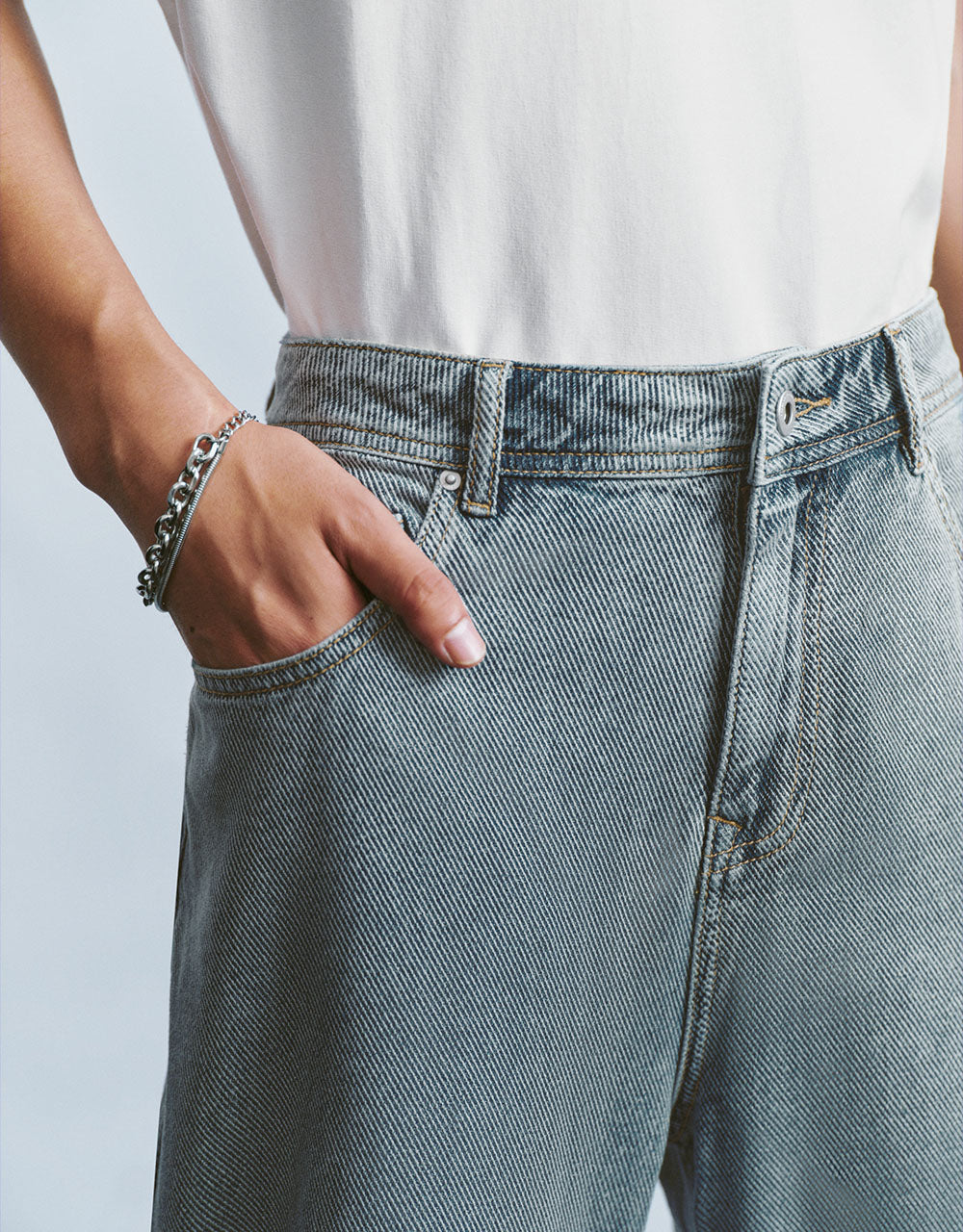 Wide-Leg Jeans