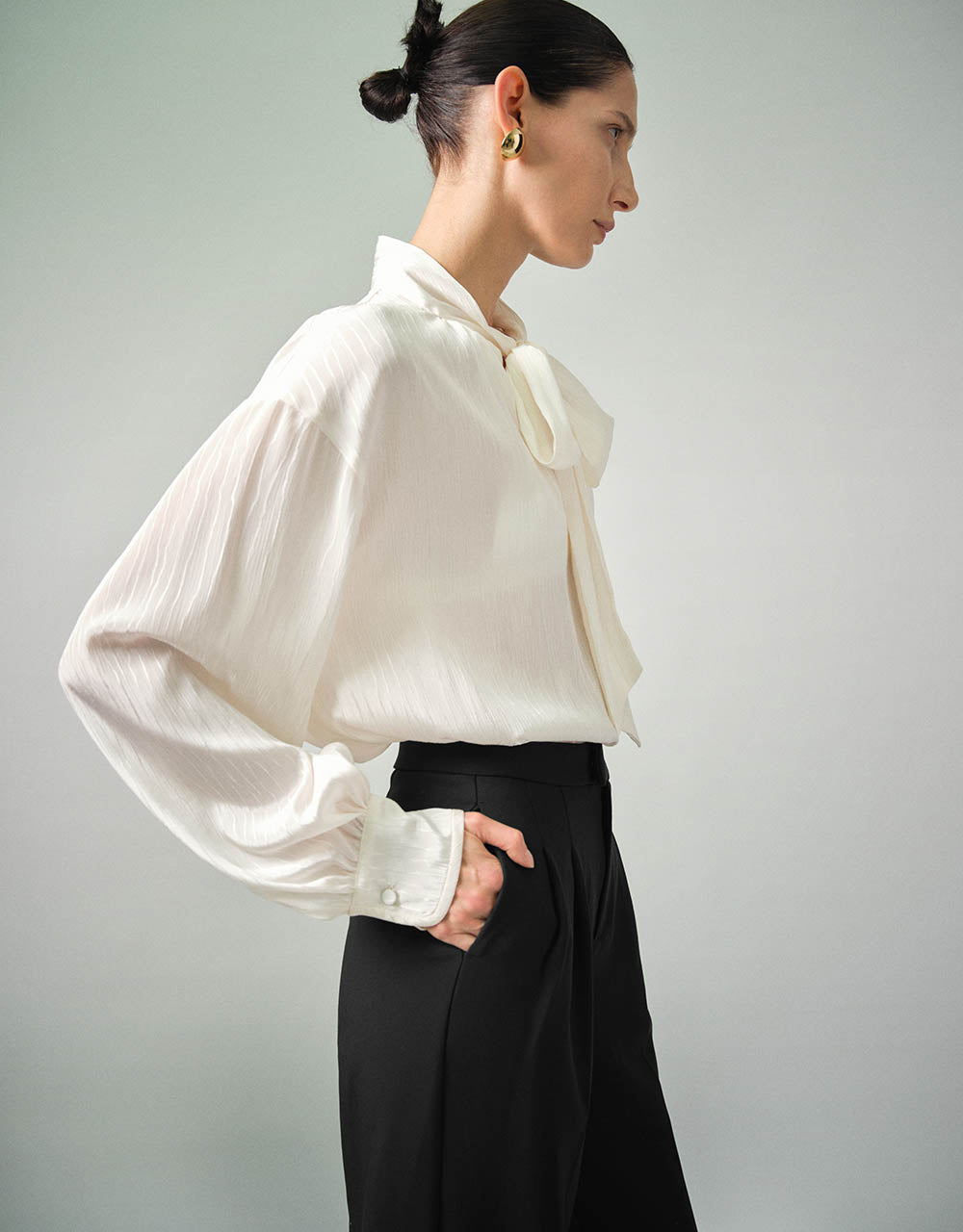Bow Neck Overhead Shirt With Tie
