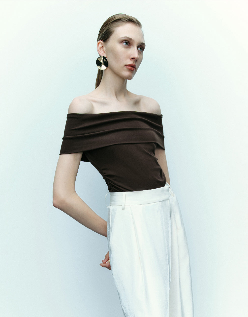 Sleeveless Off-Shoulder Regular T-Shirt