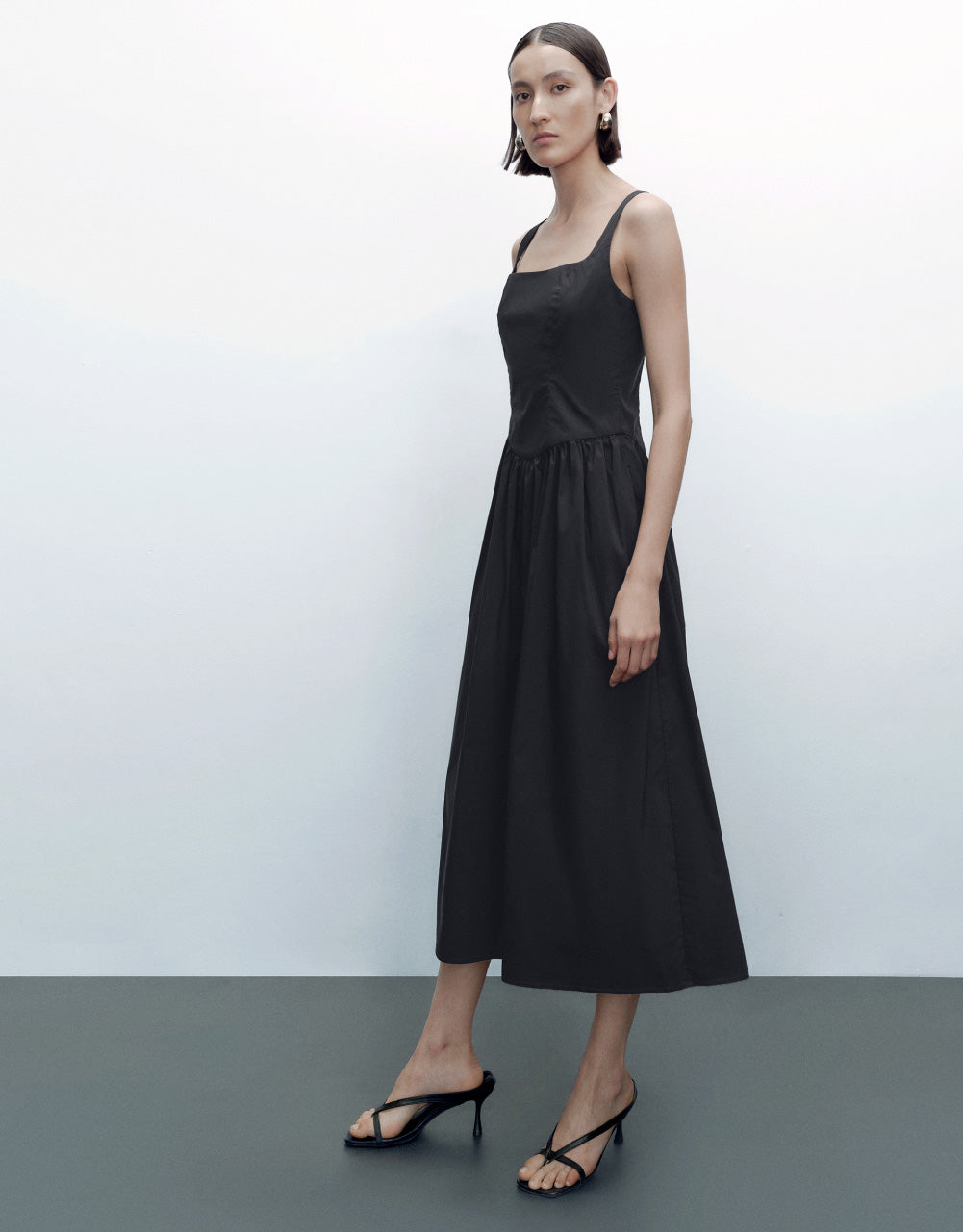 Sleeveless Square-cut Collar Skinny-Fit Dress