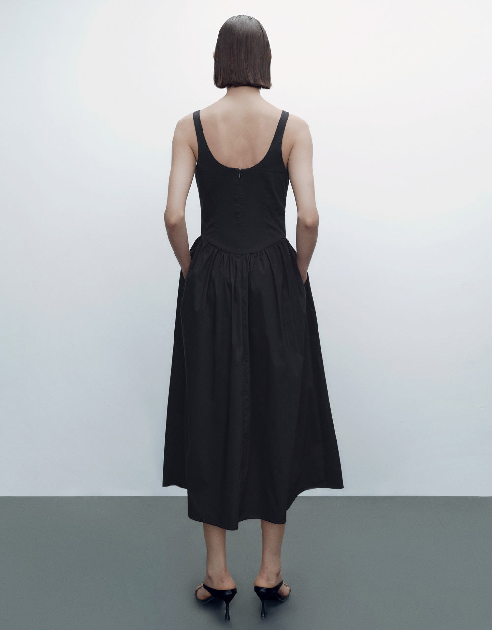 Sleeveless Square-cut Collar Skinny-Fit Dress