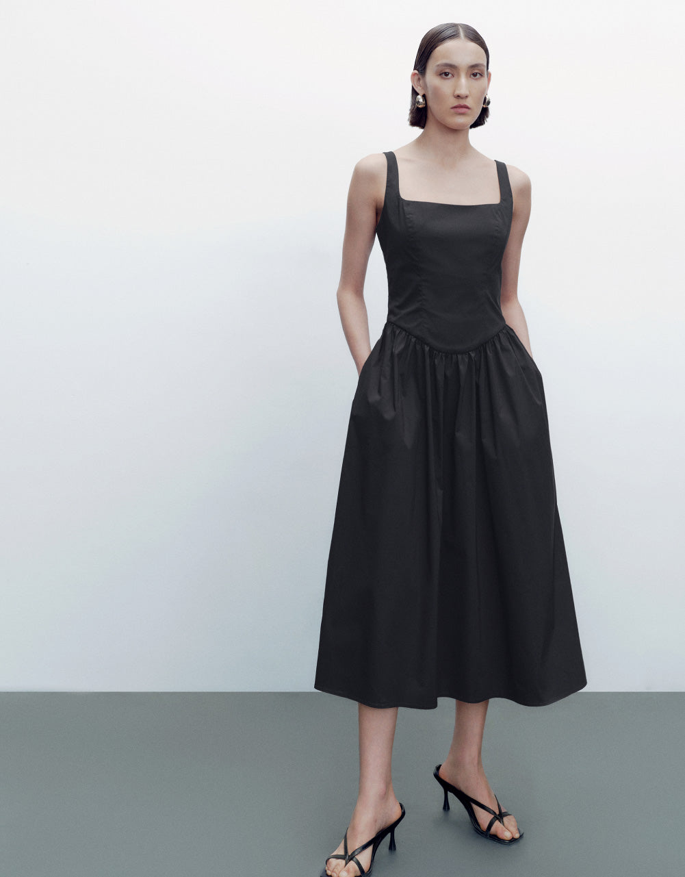 Sleeveless Square-cut Collar Skinny-Fit Dress