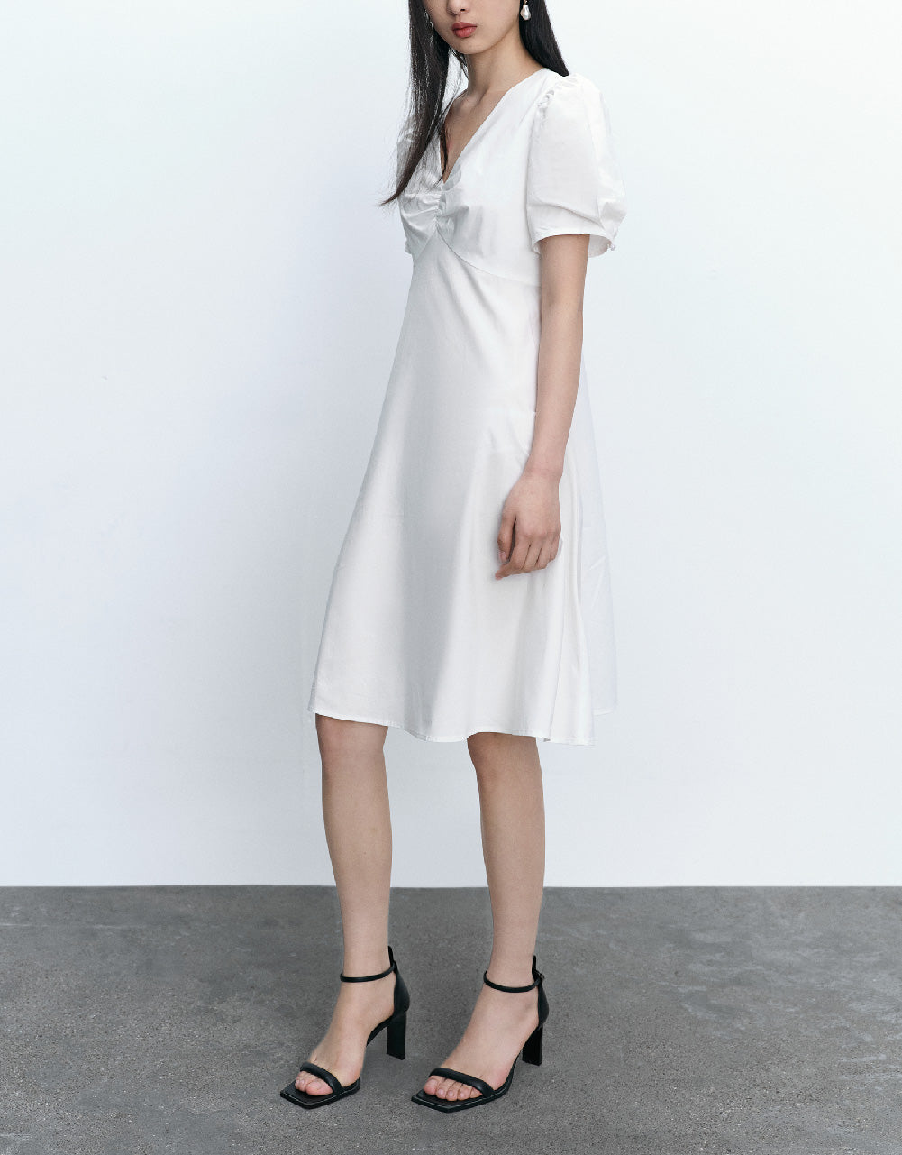 Short Sleeve V-Neck Skinny-Fit Dress