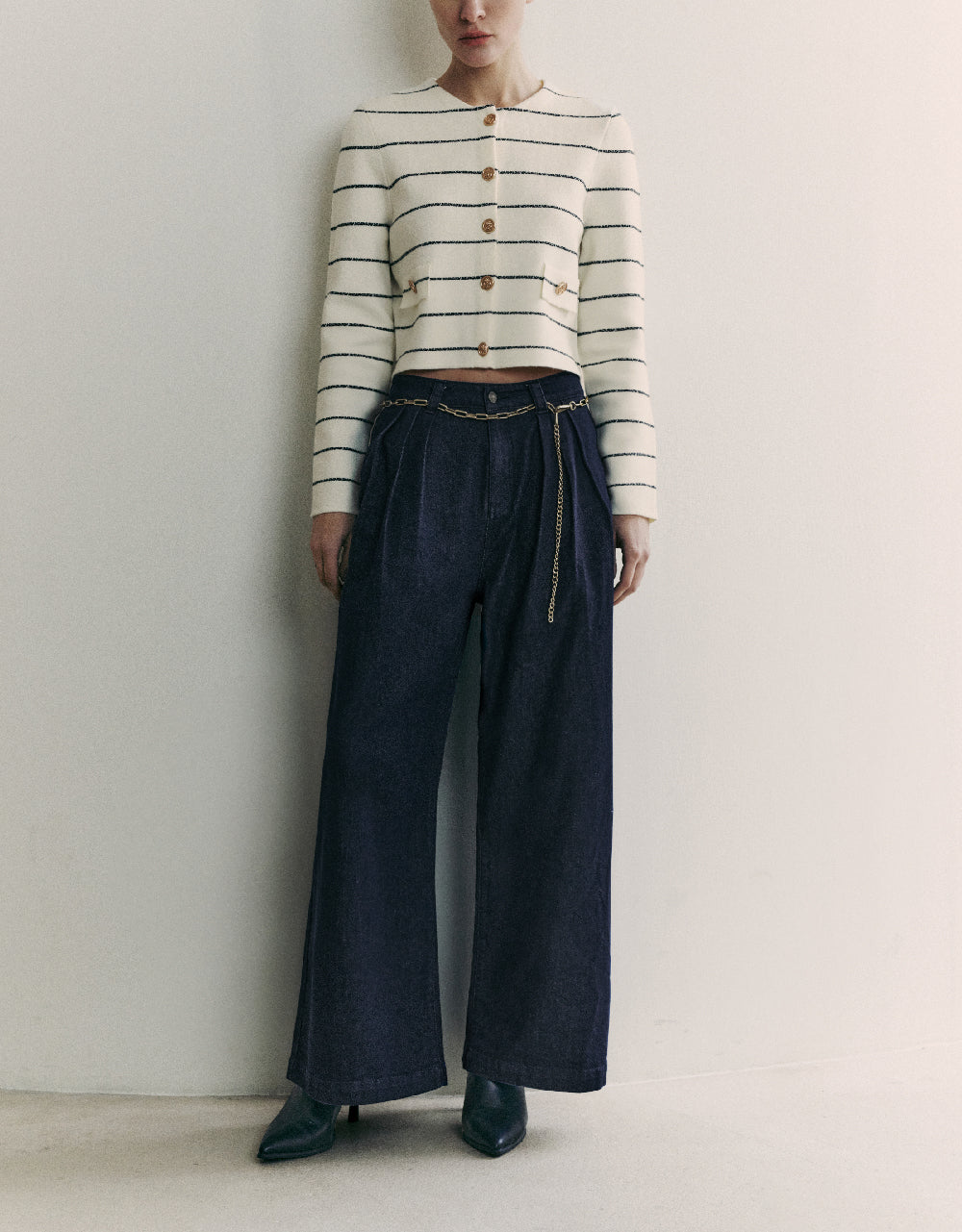 Wide-Leg Jeans With Chain