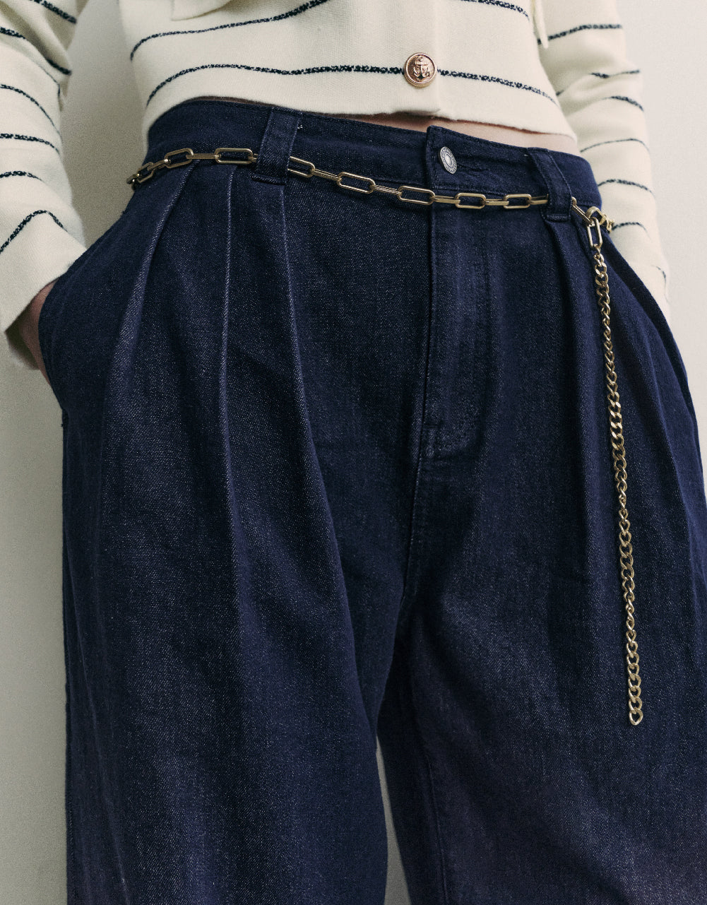 Wide-Leg Jeans With Chain