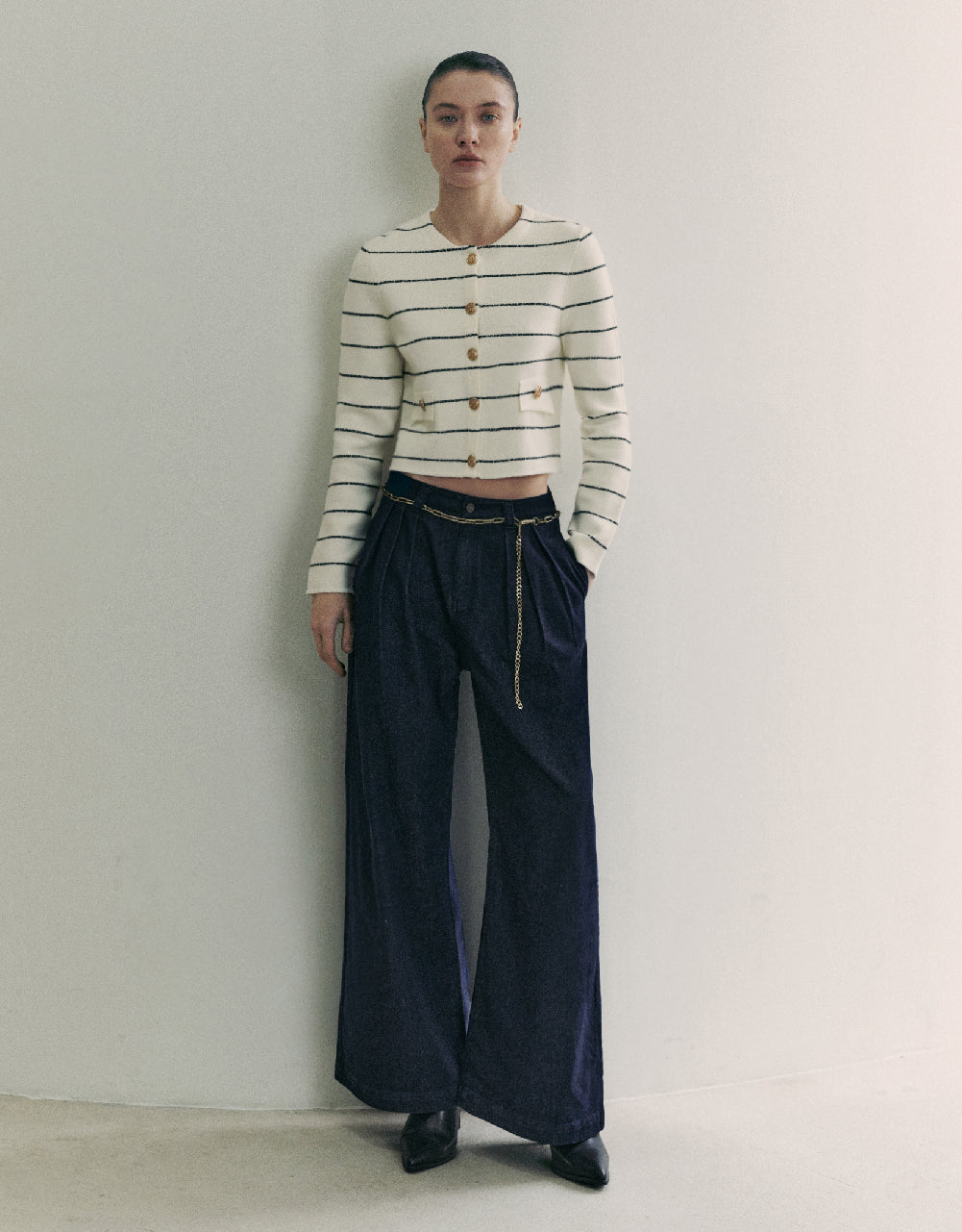 Wide-Leg Jeans With Chain