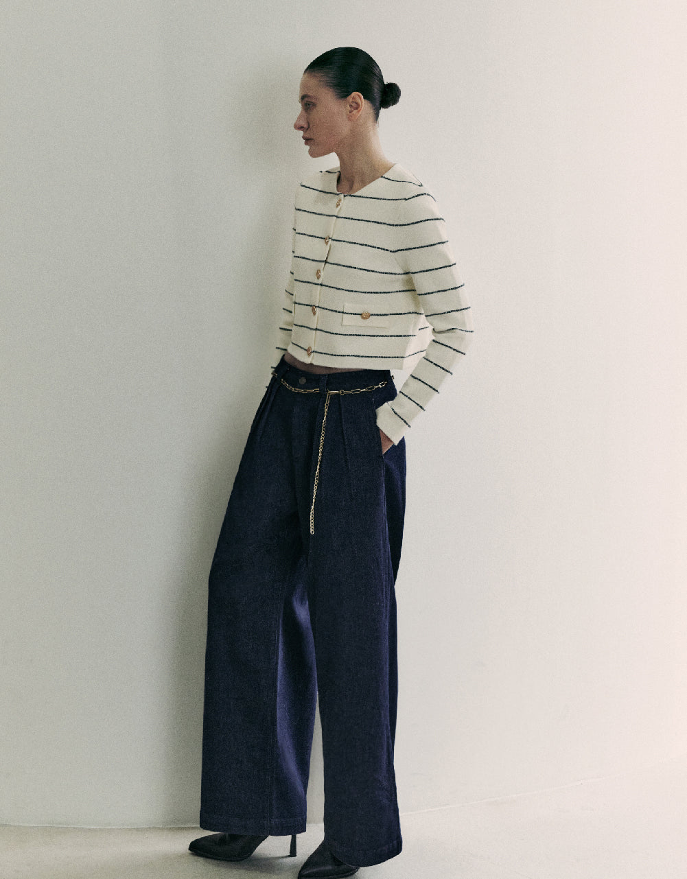 Wide-Leg Jeans With Chain