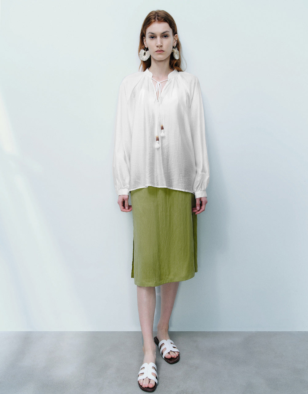 Thin V-Neck Overhead Shirt