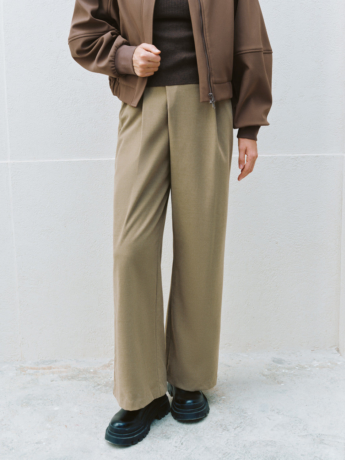 Leisure Wide-Leg Pants