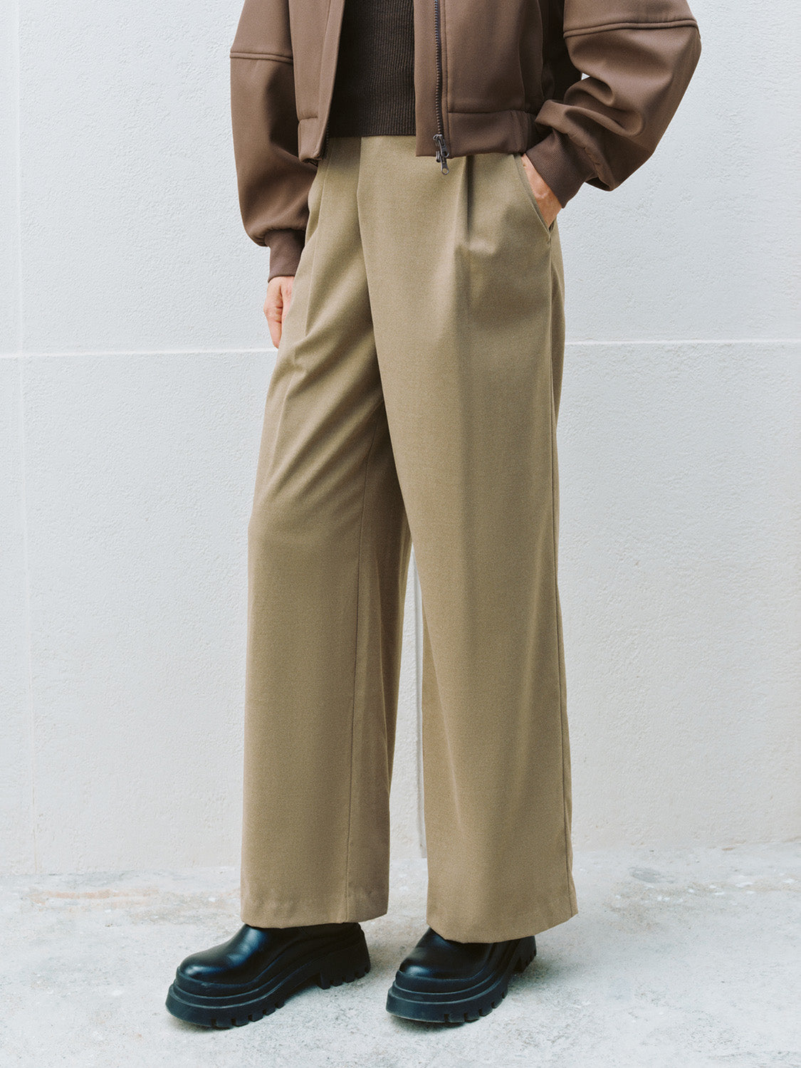 Leisure Wide-Leg Pants