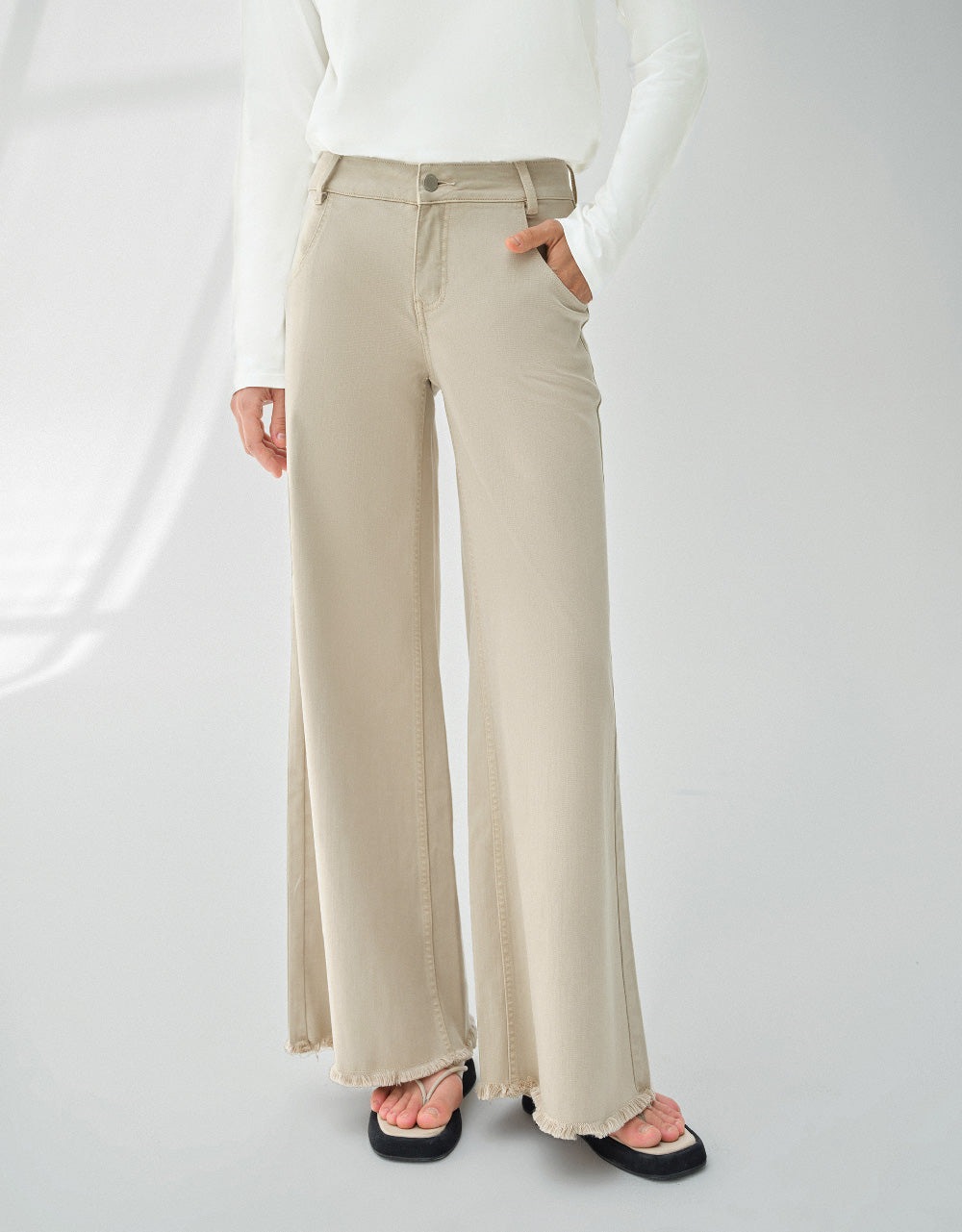 Raw Hem Wide-Leg Jeans