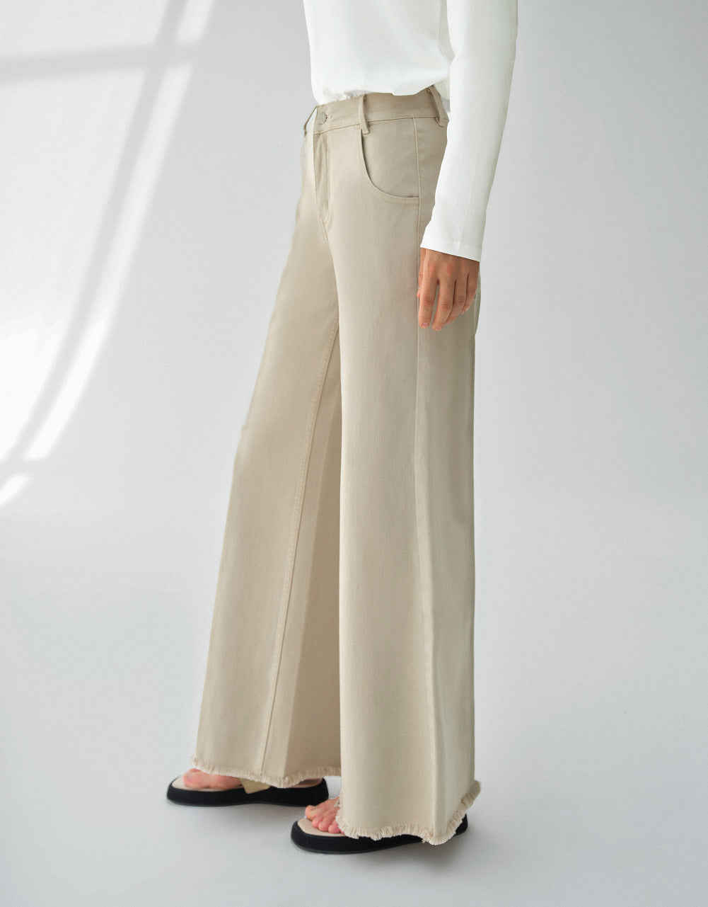Raw Hem Wide-Leg Jeans