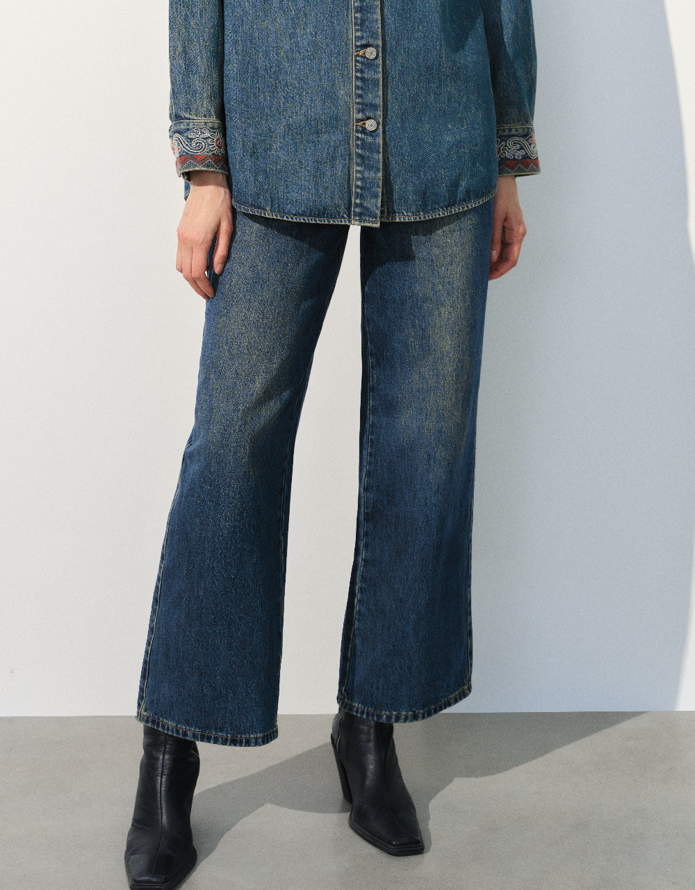 Wide-Leg Jeans