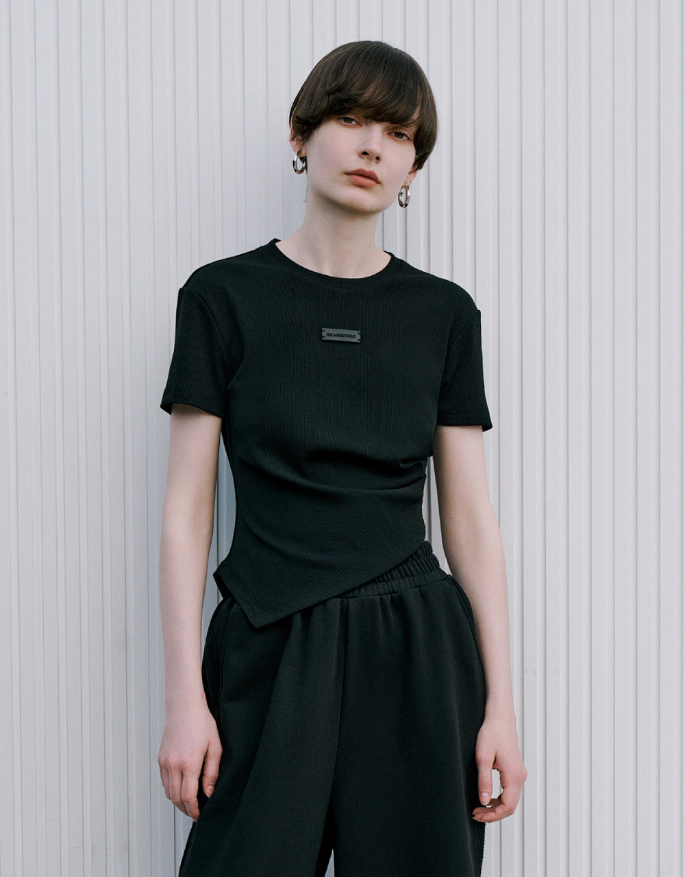 Asymmetric Label Décor T-Shirt