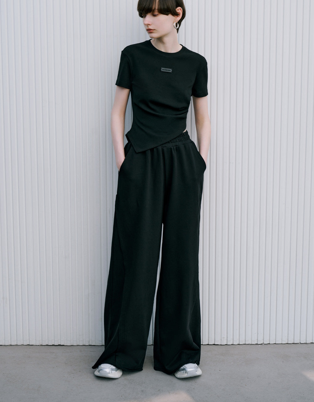 Asymmetric Label Décor T-Shirt