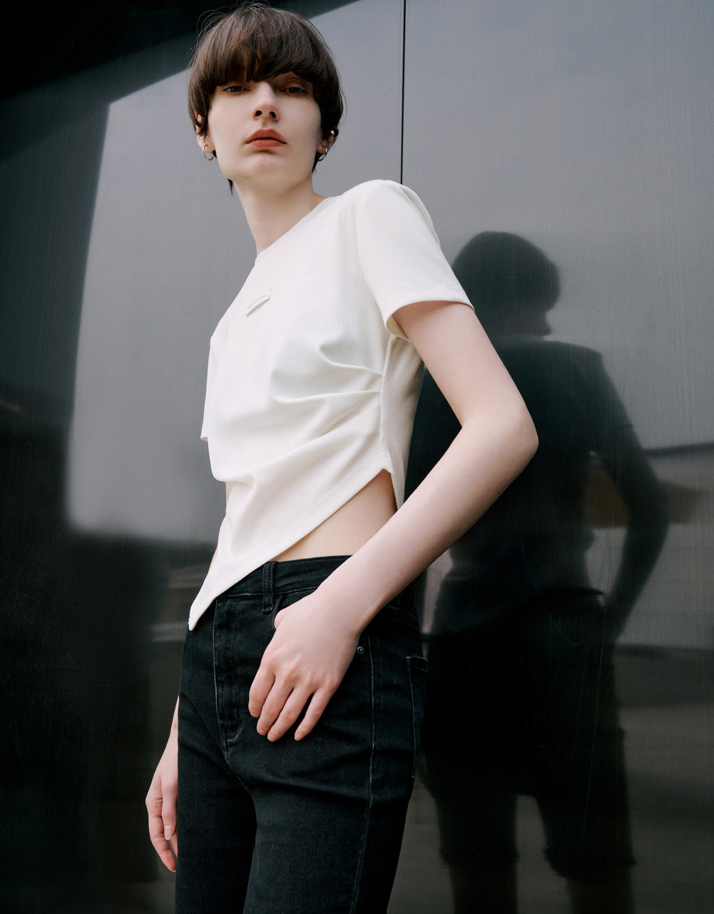 Asymmetric Label Décor T-Shirt