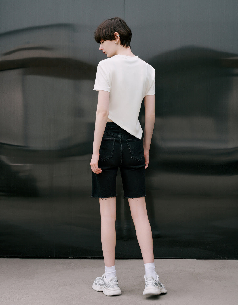Asymmetric Label Décor T-Shirt