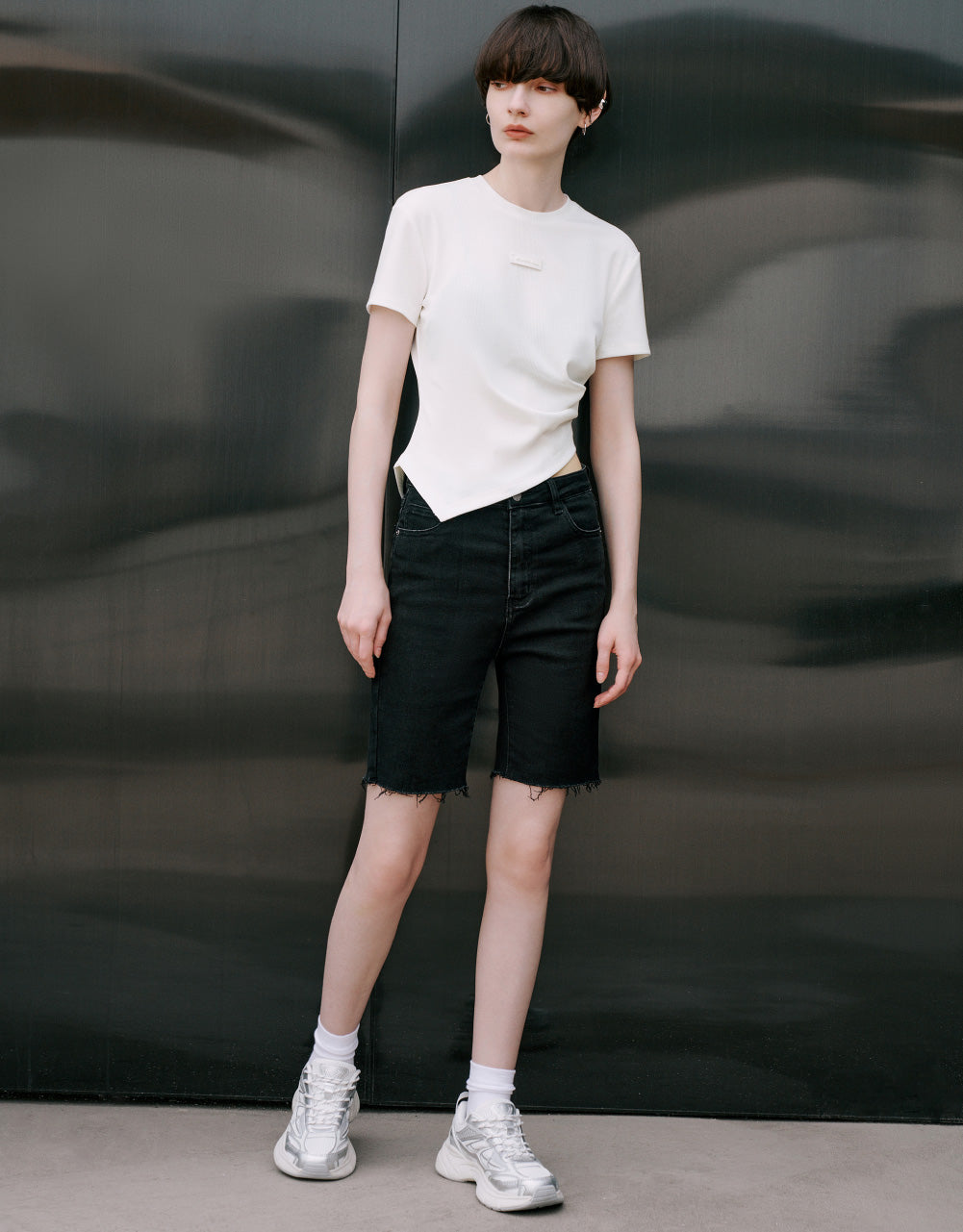 Asymmetric Label Décor T-Shirt