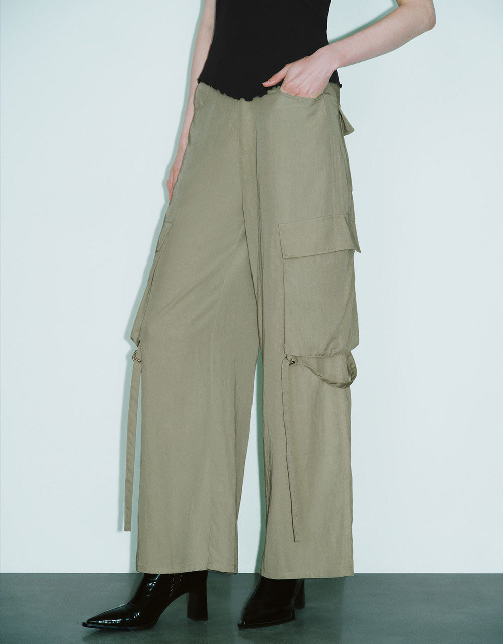 Multi-Pocket Wide-Leg Pants