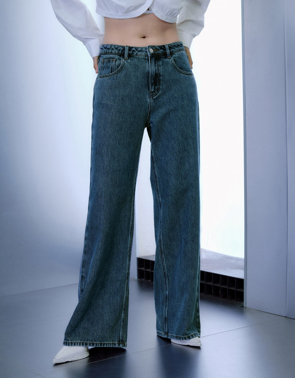 Wide-Leg Jeans