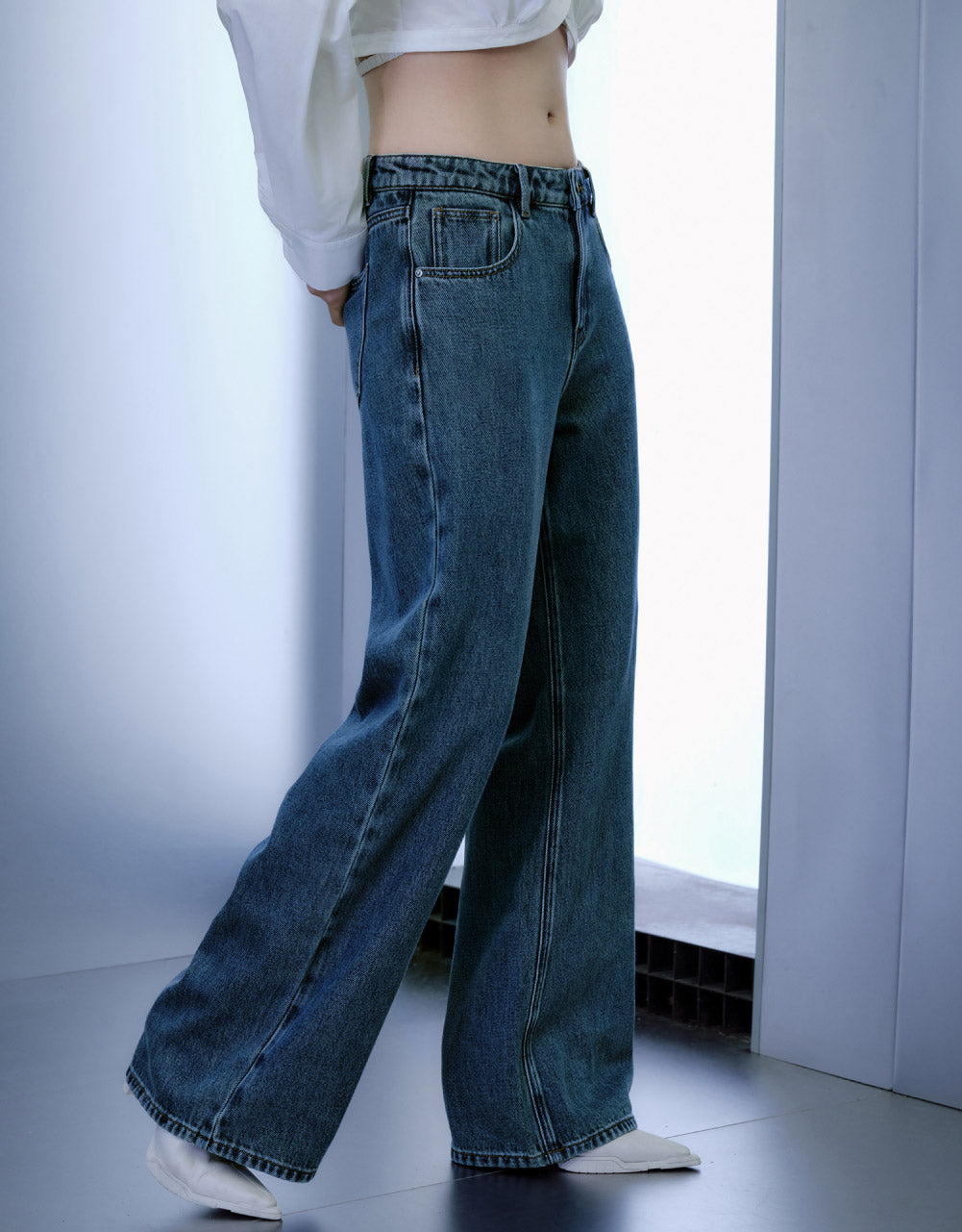 Wide-Leg Jeans
