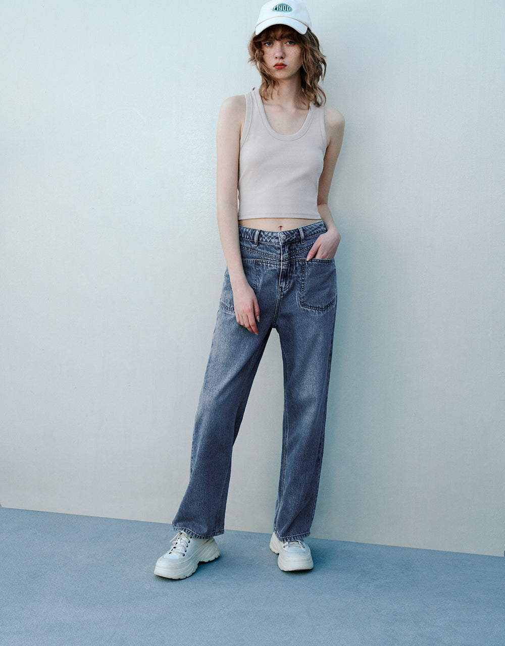 Front Pockets Wide-Leg Jeans