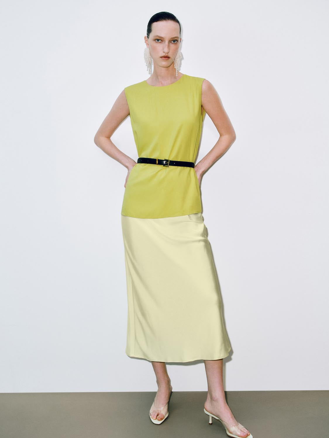 Overhead Sleeveless Shirts