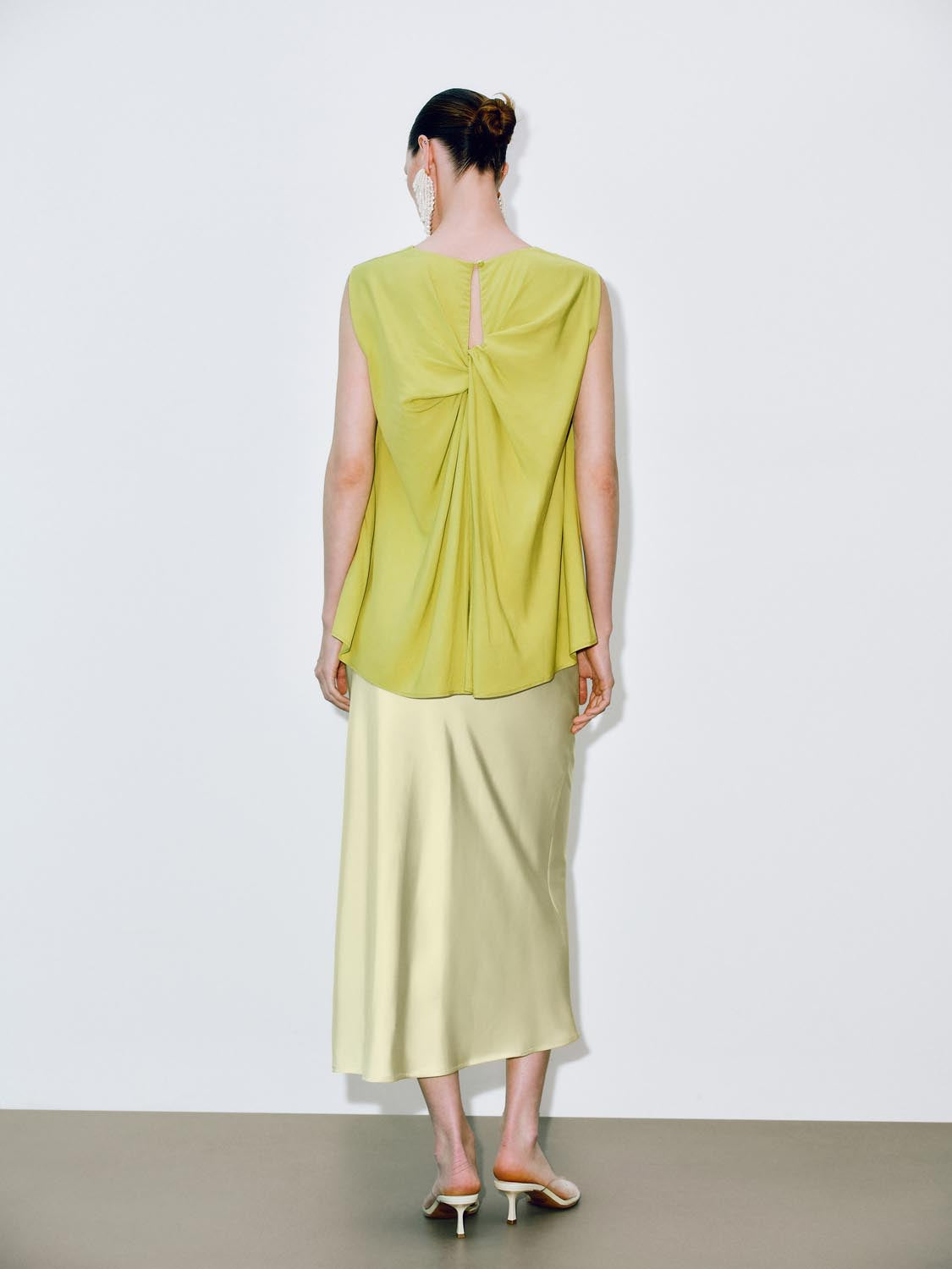 Overhead Sleeveless Shirts