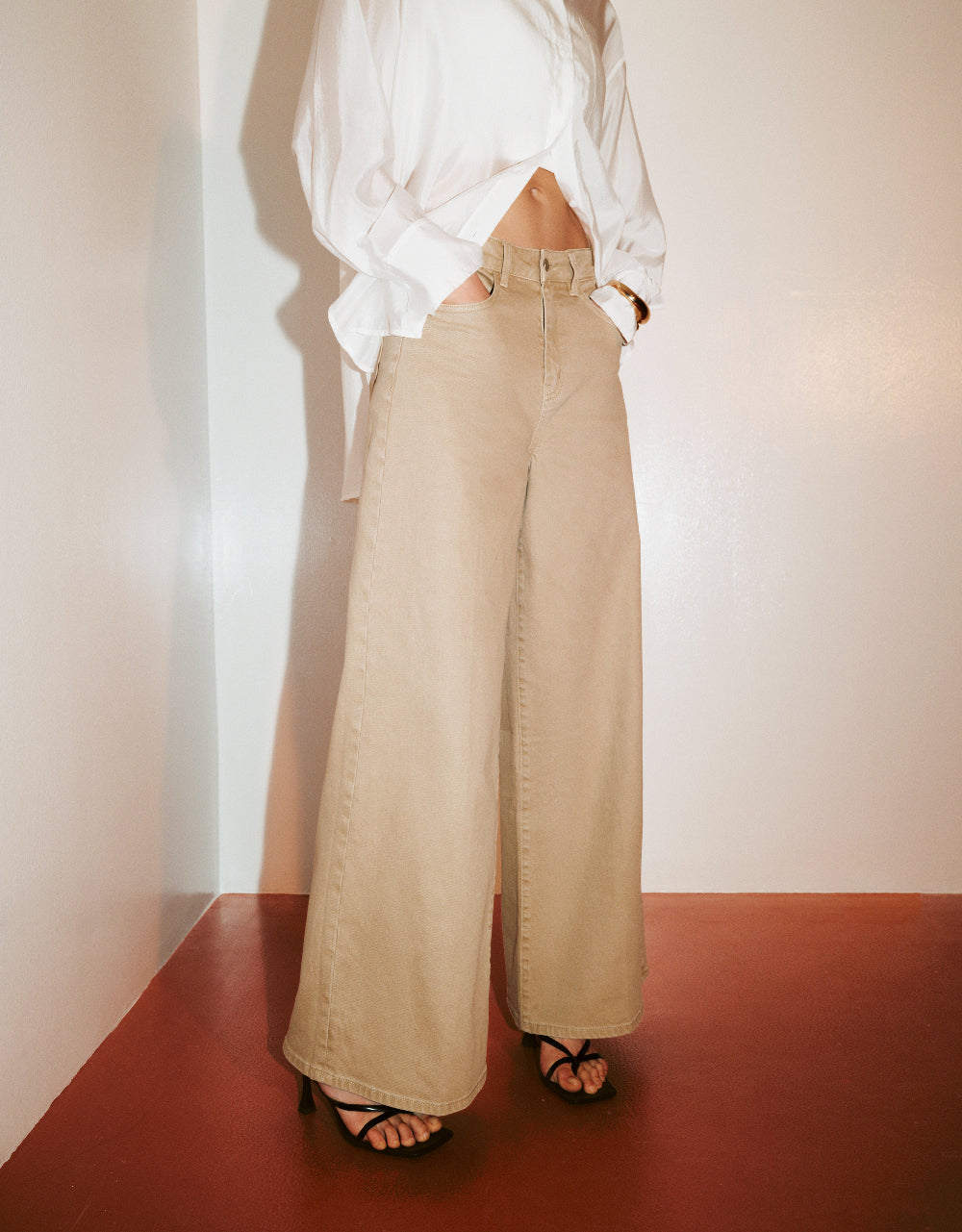 Wide-Leg Jeans