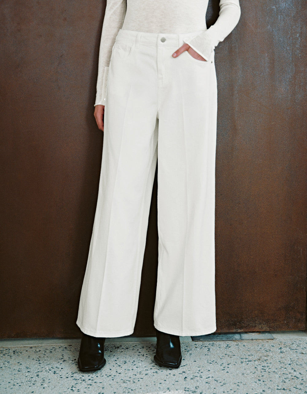 Wide-Leg Jeans