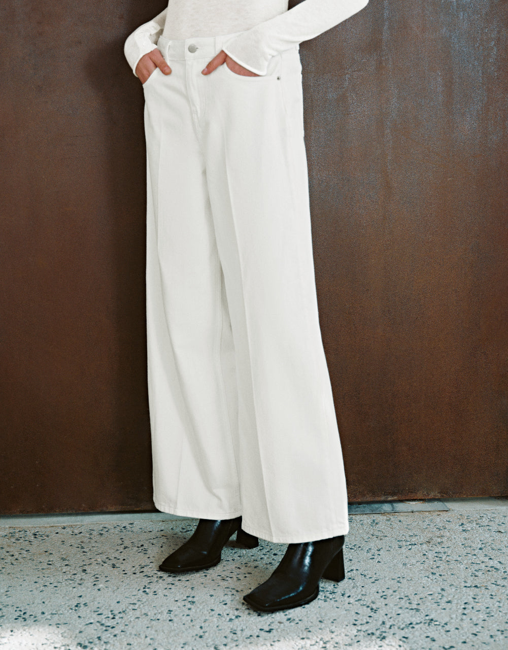 Wide-Leg Jeans