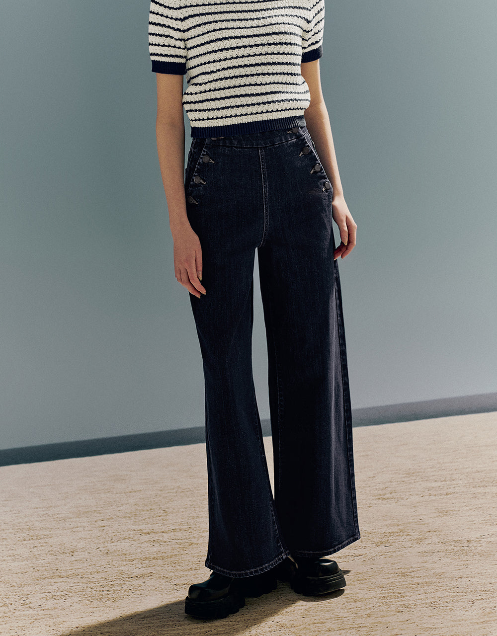Button Décor Wide-Leg Jeans