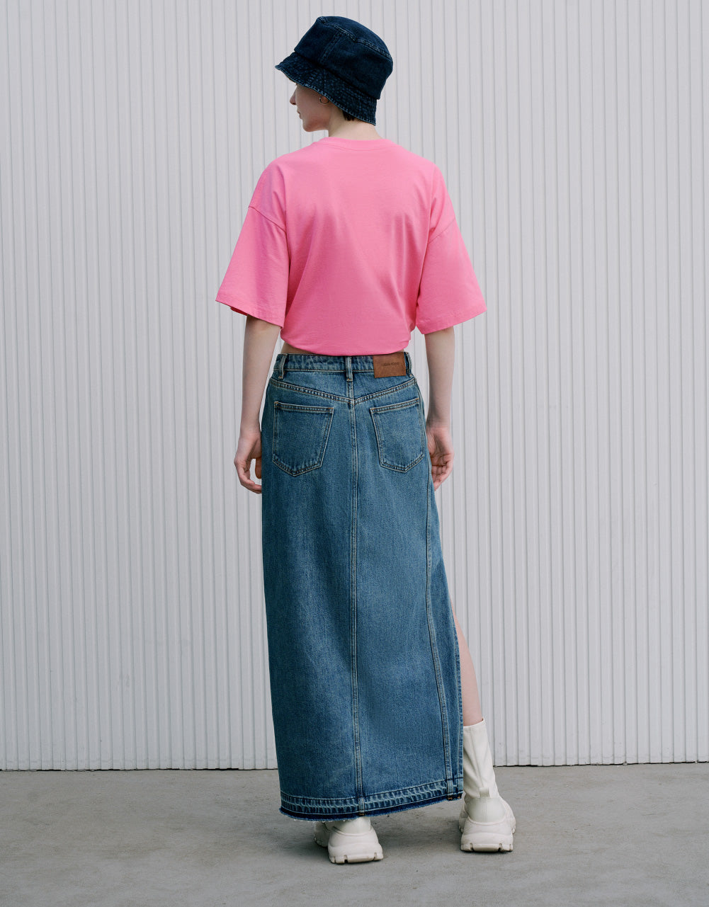 Crew Neck Loose T-Shirt With Necklace