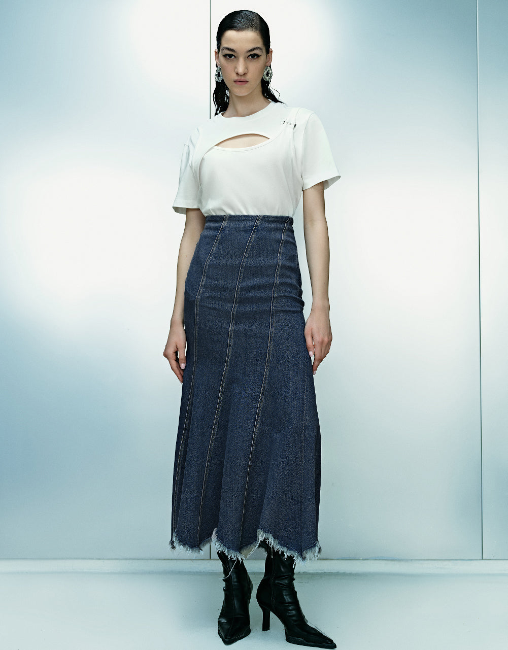 Cut-Out Crew Neck Loose T-Shirt