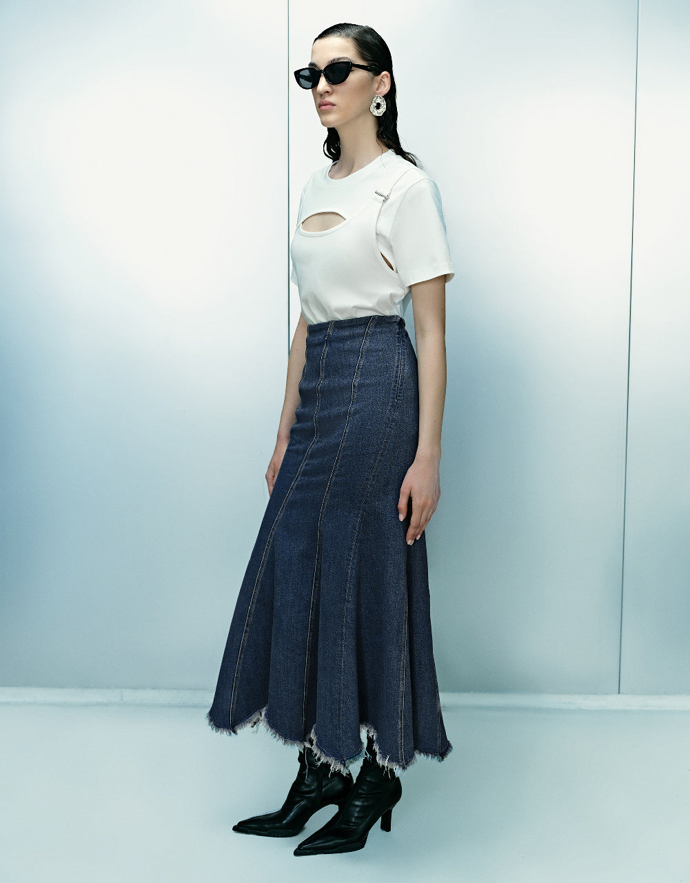 Cut-Out Crew Neck Loose T-Shirt