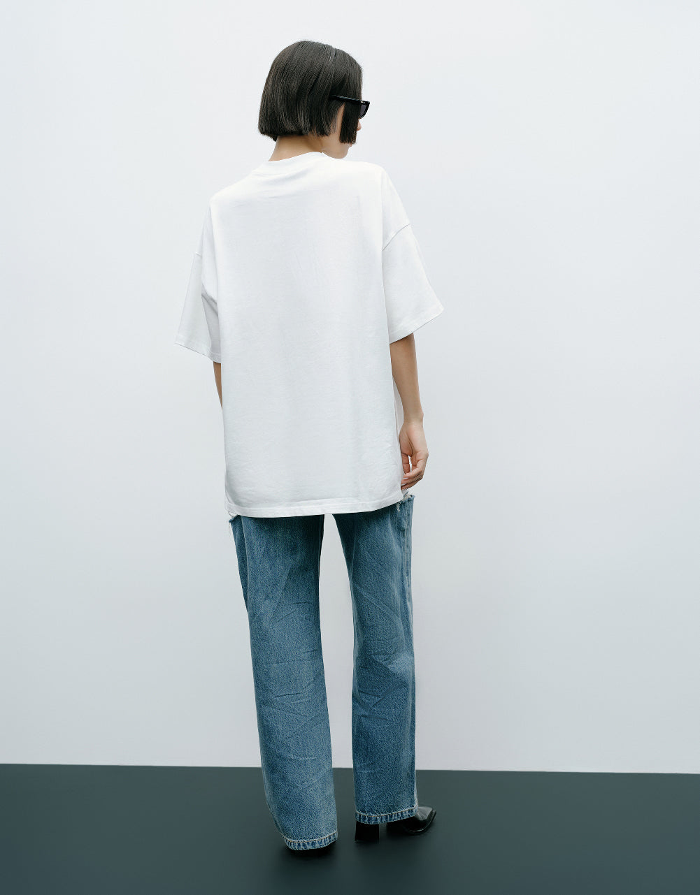 Cut-Out Straight Jeans With Belt