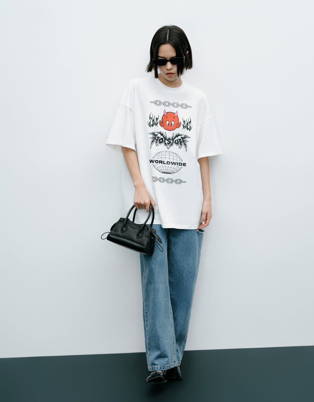 Cut-Out Straight Jeans With Belt